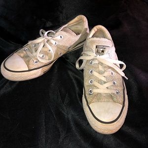 Women’s gray converse size 5